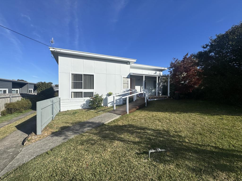 4 Lynburn Ave, Bomaderry, NSW 2541