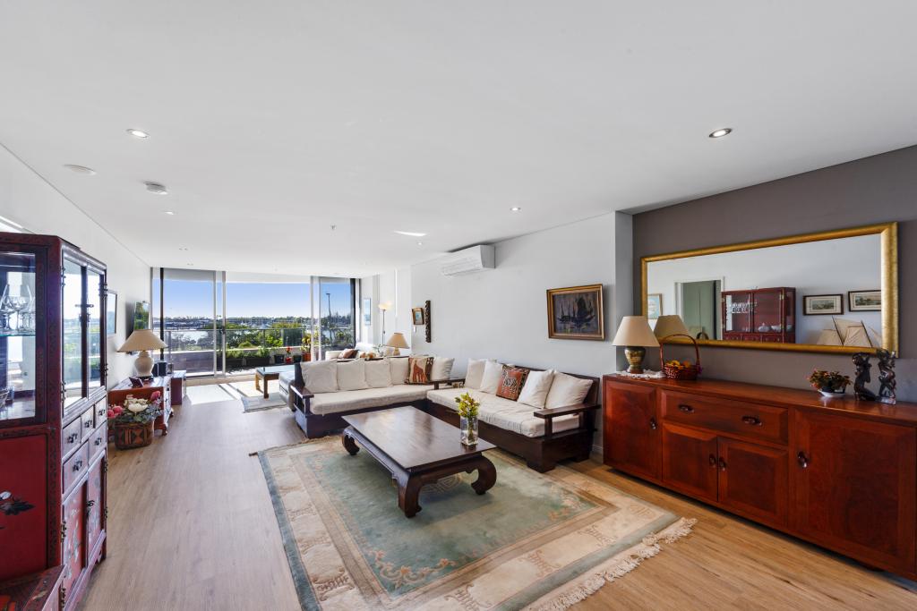 706/4 Como Cres, Southport, QLD 4215