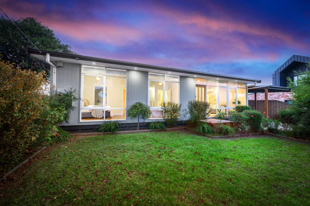 36 KENNINGTON RD, ROSEBUD, VIC 3939