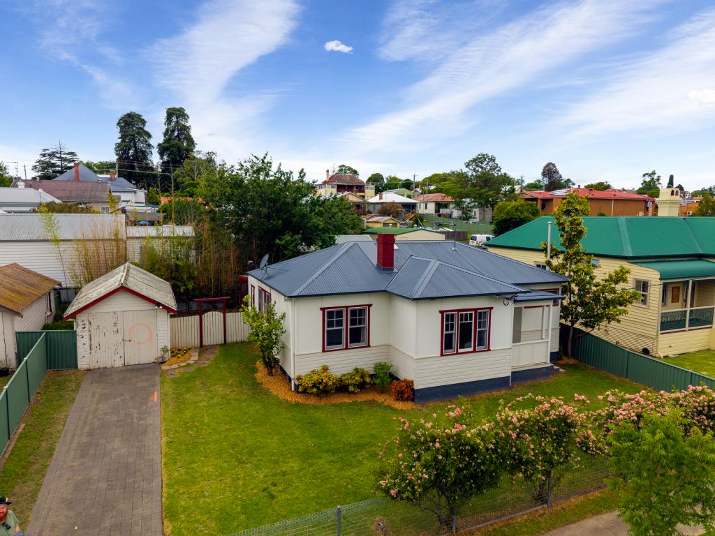 4 CANNING ST, BEGA, NSW 2550