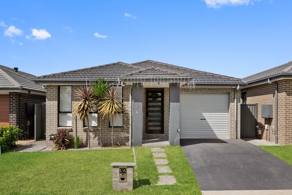 32 Kookaburra Dr, Gregory Hills, NSW 2557