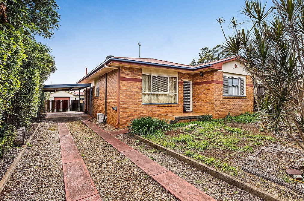 11 Mccook St, South Toowoomba, QLD 4350