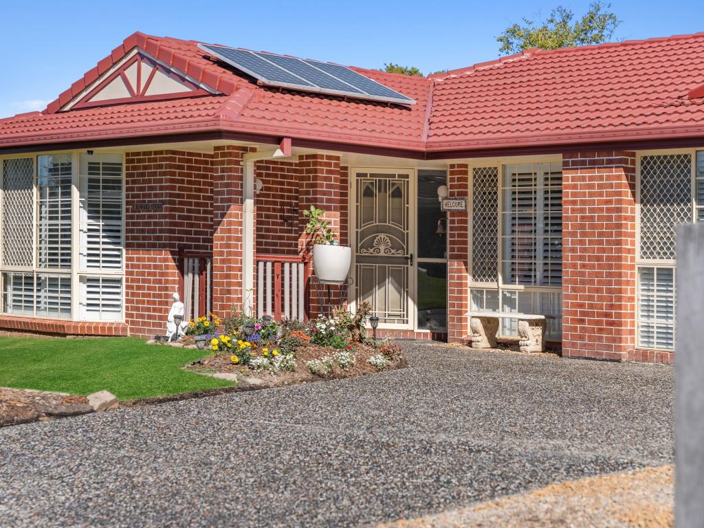 7 Howard Ct, Arana Hills, QLD 4054