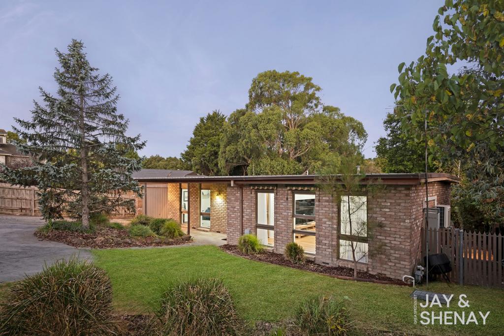 15 John Edgcumbe Way, Endeavour Hills, VIC 3802