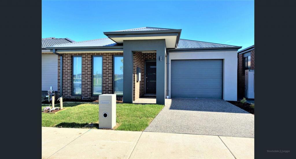 8 Australorp Dr, Clyde North, VIC 3978