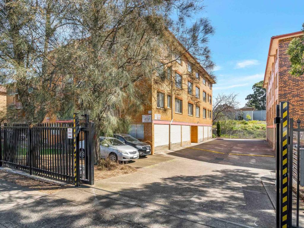 20/3 Riverpark Dr, Liverpool, NSW 2170