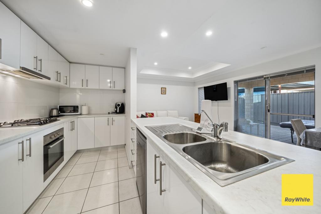 7B APARA WAY, NOLLAMARA, WA 6061