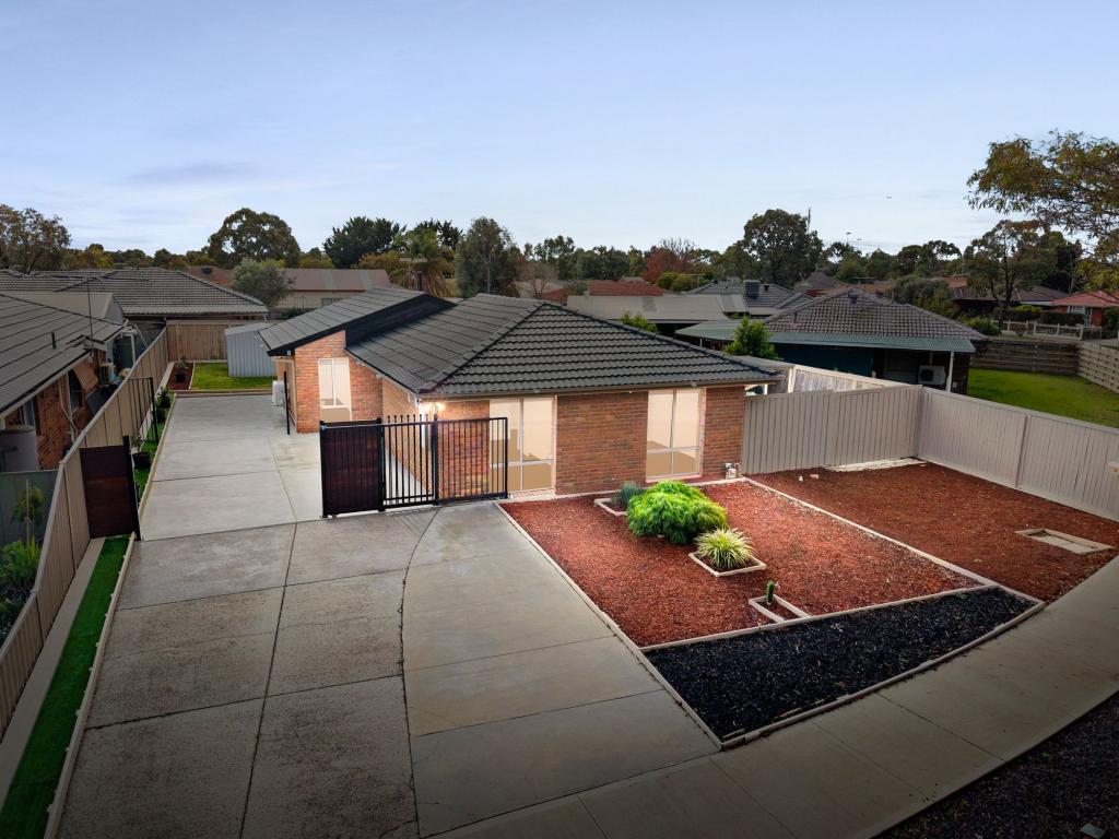 16 Flinders Cres, Wyndham Vale, VIC 3024