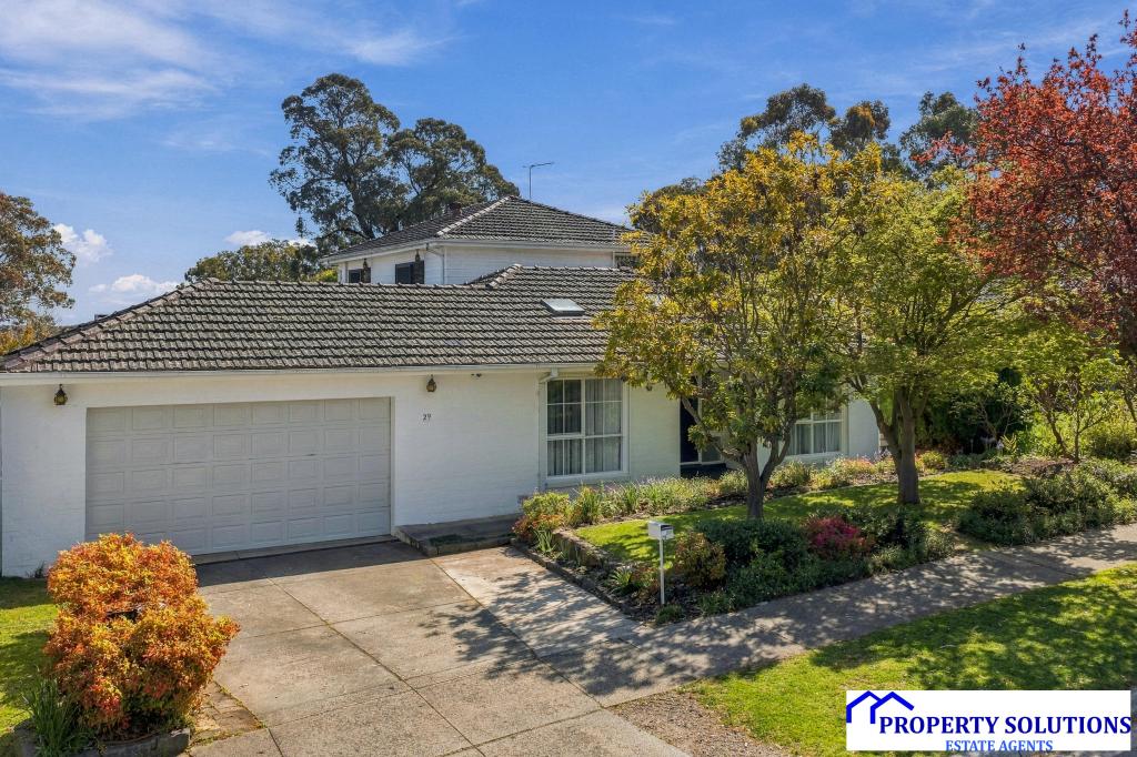 29 Threadbow Cres, Wheelers Hill, VIC 3150