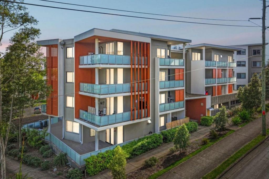 B103/2 Rowe Dr, Potts Hill, NSW 2143