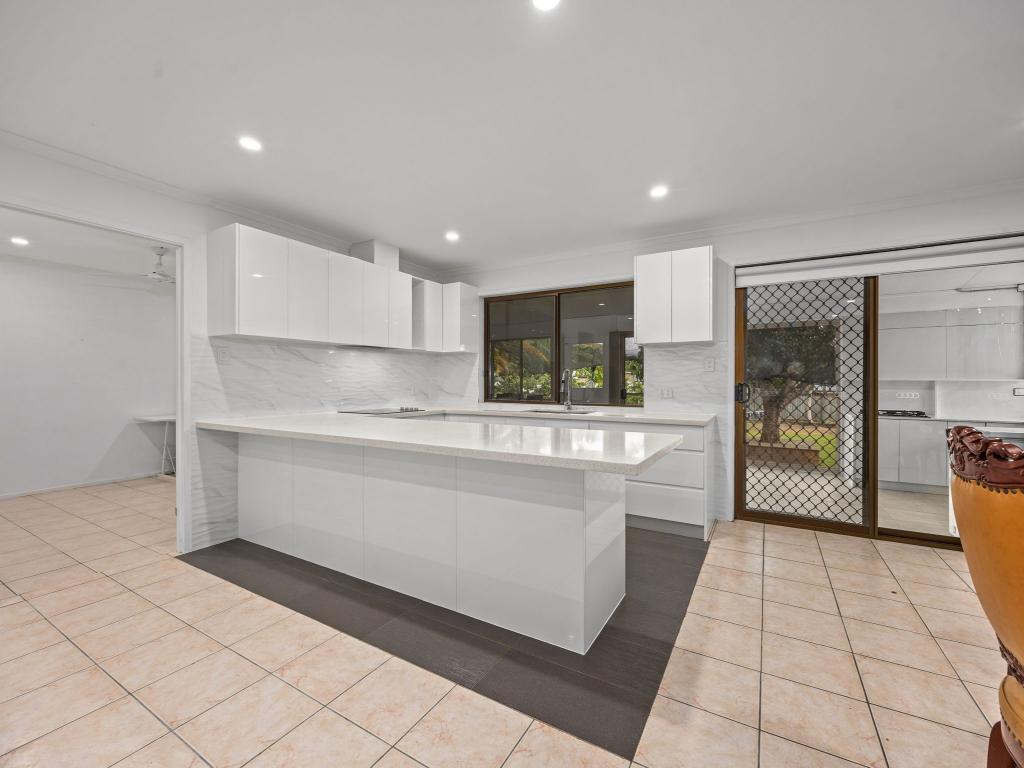 15 Woodbine Ave, Camira, QLD 4300