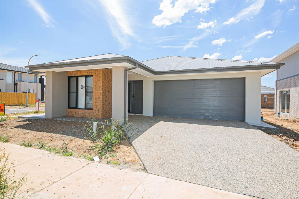 8 Auty Way, Clyde North, VIC 3978