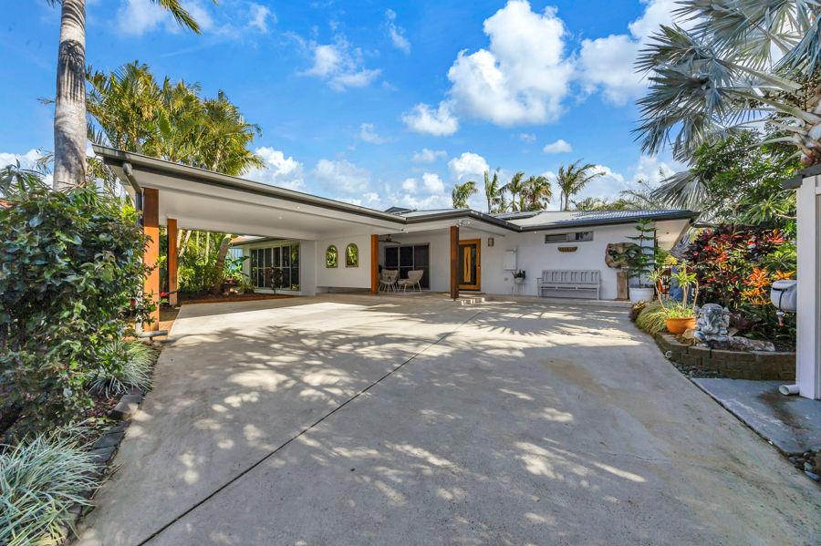 9 WALNUT CL, YAMANTO, QLD 4305