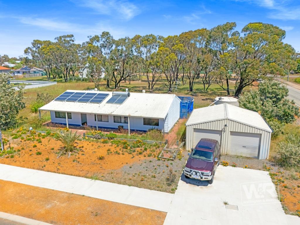 21 Armstrong St, Cranbrook, WA 6321