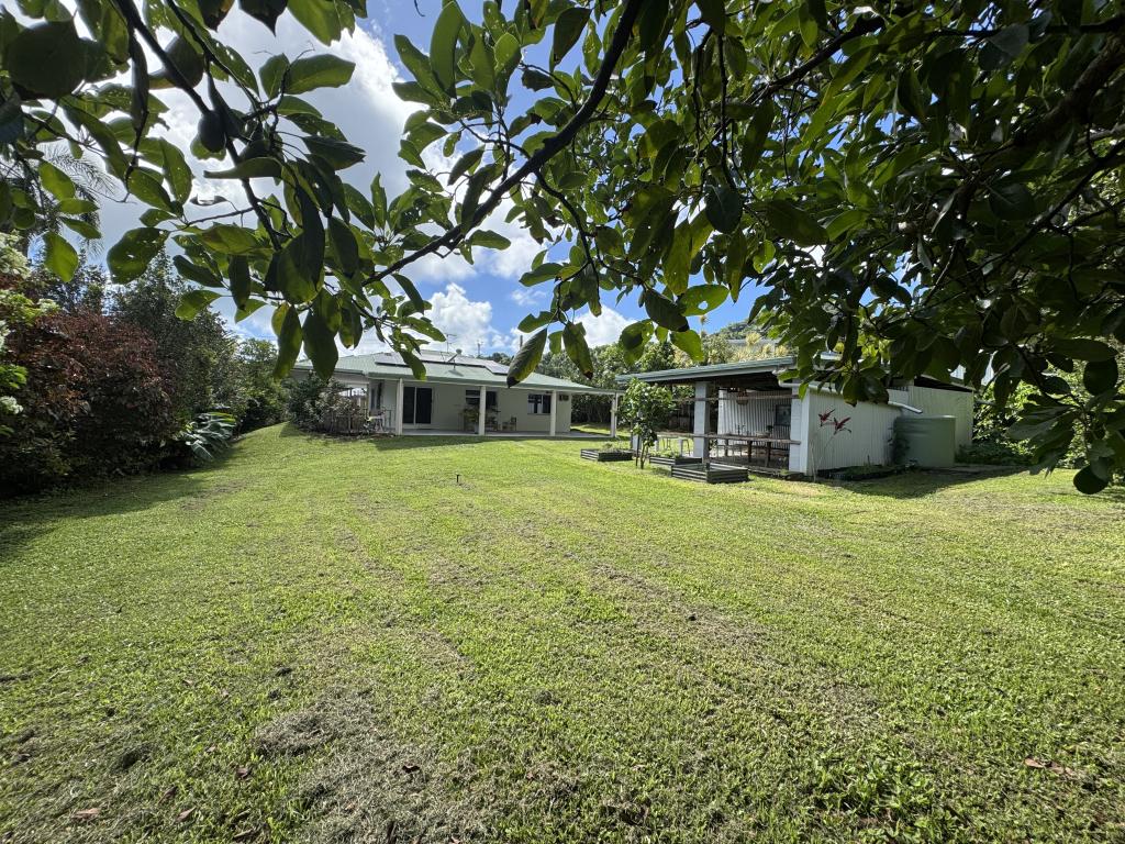 27 Cutten St, Bingil Bay, QLD 4852