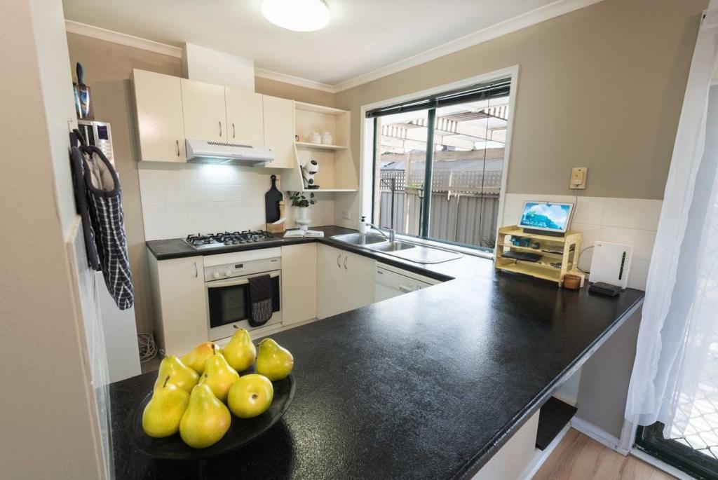 1/14 TRISTAN CT, LAVINGTON, NSW 2641