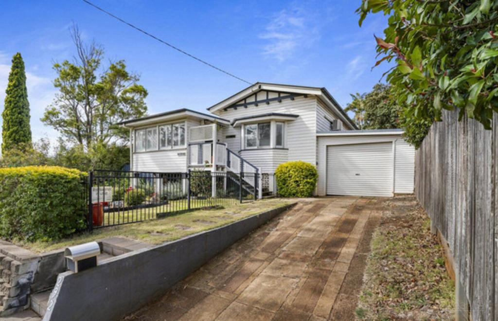 292 Hume St, Centenary Heights, QLD 4350