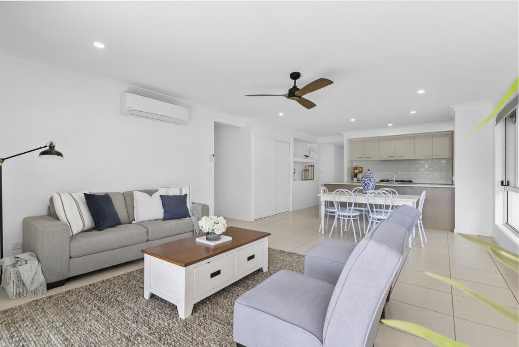 22 LOOBY CRES, PIMPAMA, QLD 4209