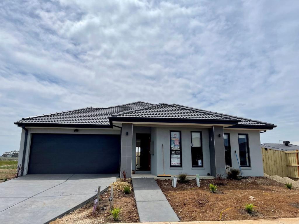 8 CALLANISH ST, TRUGANINA, VIC 3029