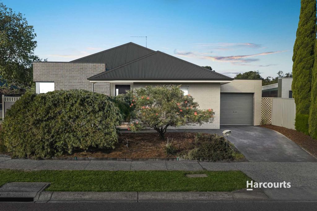21 Macquarie Cct, Pakenham, VIC 3810