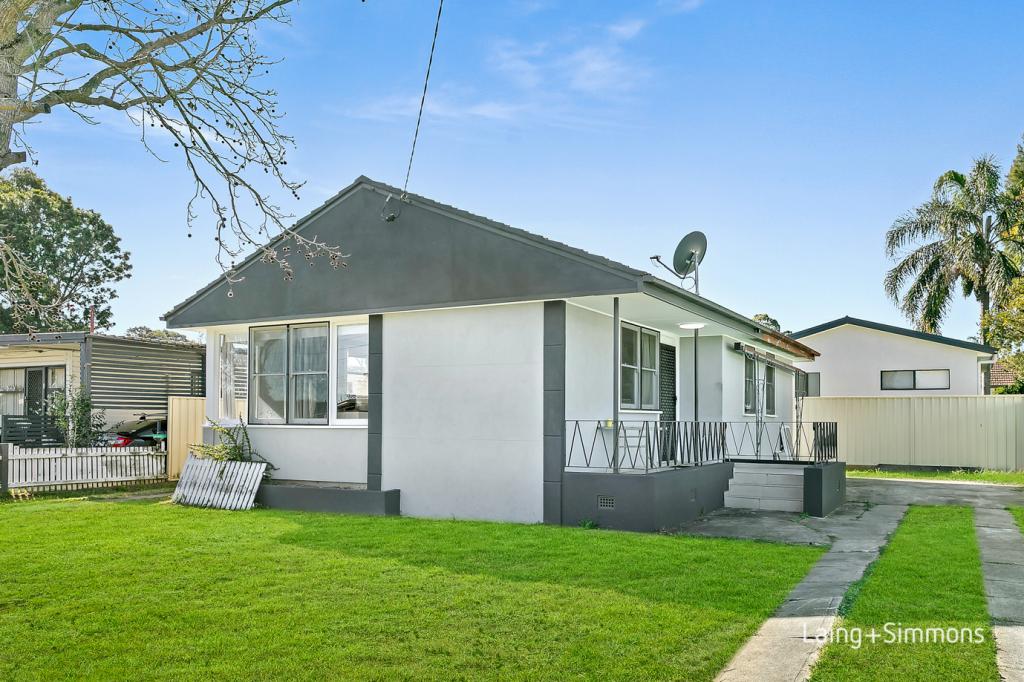 17 Gasmata Cres, Whalan, NSW 2770