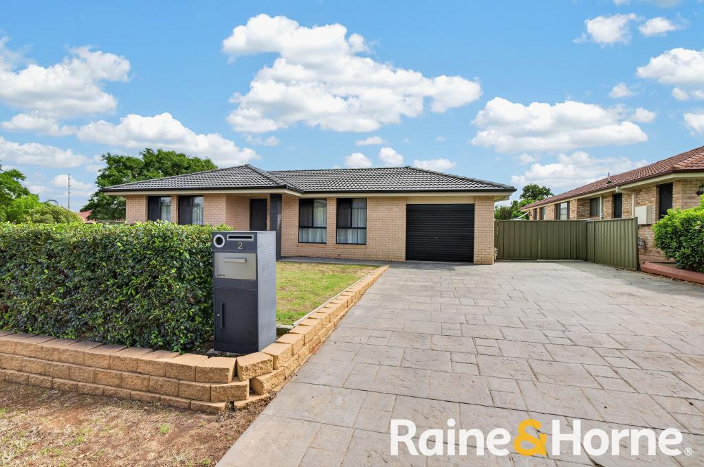 2 CRONIN PL, DUBBO, NSW 2830