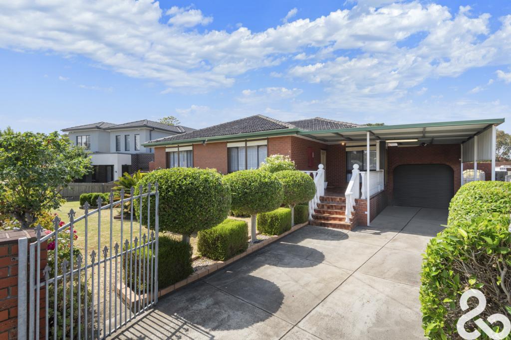 18 MIDHOLM CT, THOMASTOWN, VIC 3074