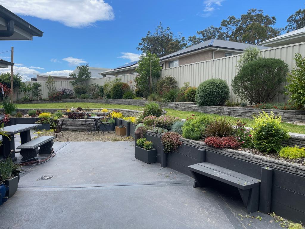 4 NINOX CL, WADALBA, NSW 2259