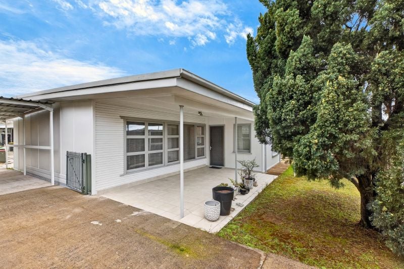 21 Edgar St, Macquarie Fields, NSW 2564