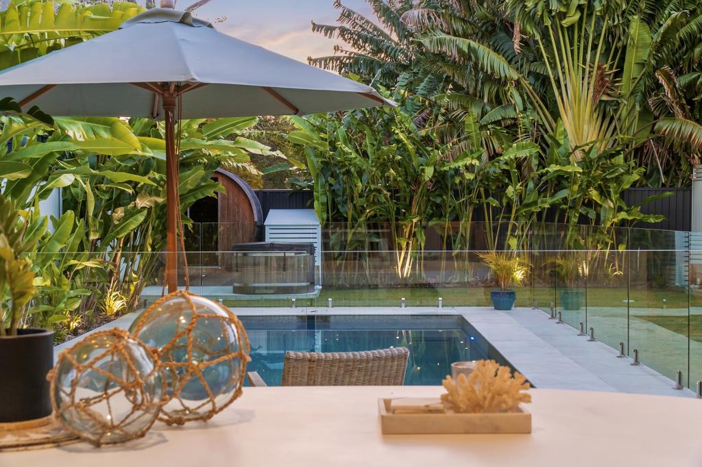 14 Echlin St, Labrador, QLD 4215