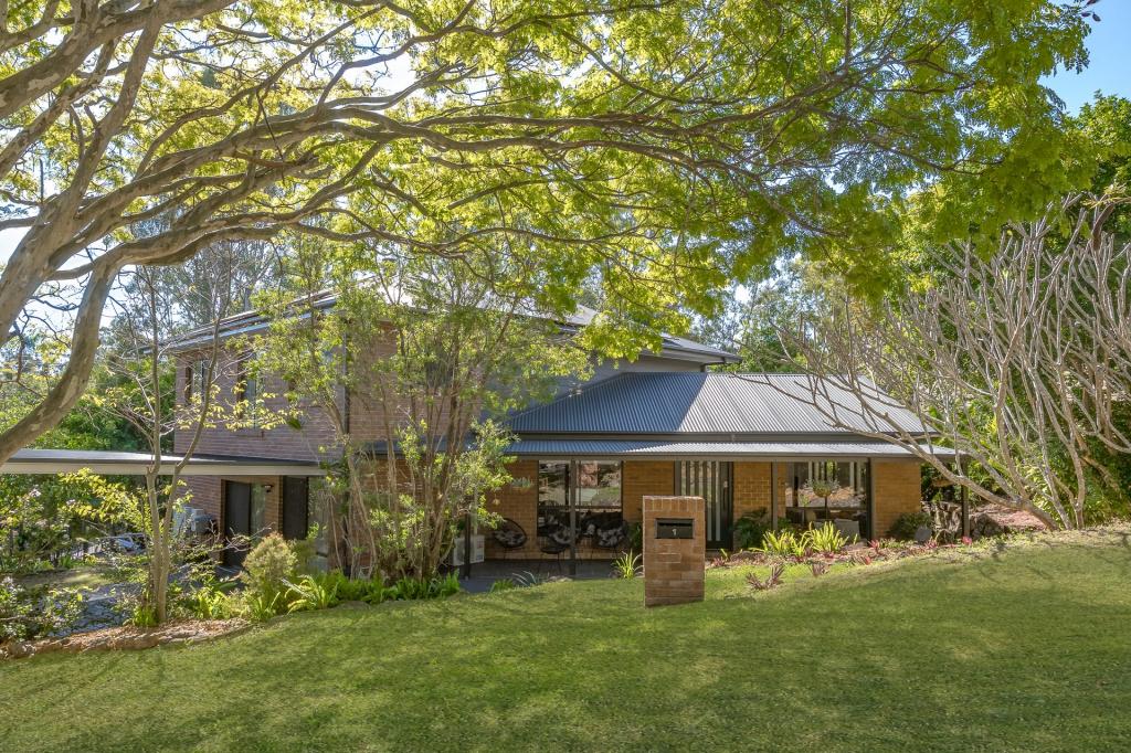 1 Larwood Pl, Ferny Hills, QLD 4055