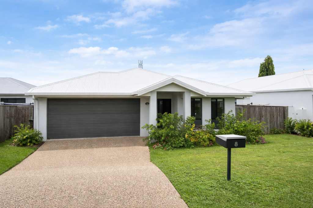 8 Gilling Ct, Bushland Beach, QLD 4818