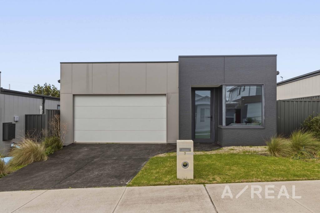 7 VERBIER RD, PAKENHAM, VIC 3810