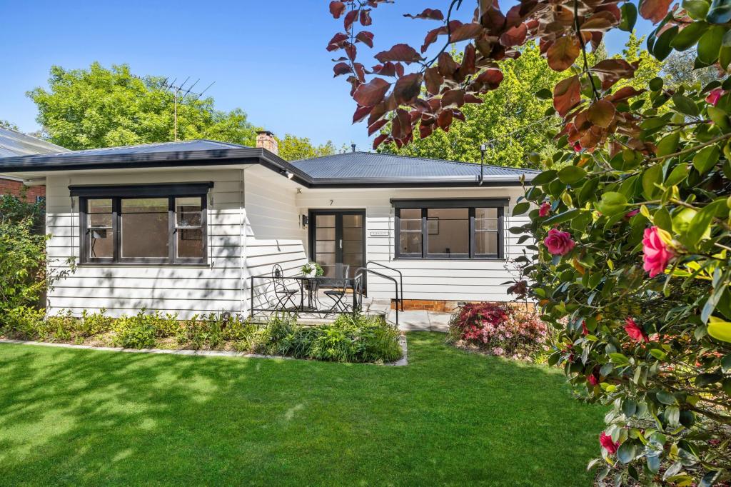 7 Old Lancefield Rd, Woodend, VIC 3442