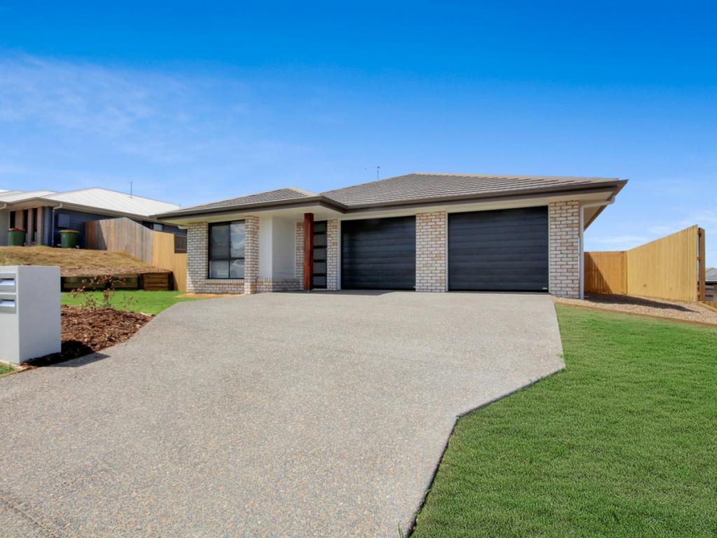 2/5 BULLOO CRES, BRASSALL, QLD 4305