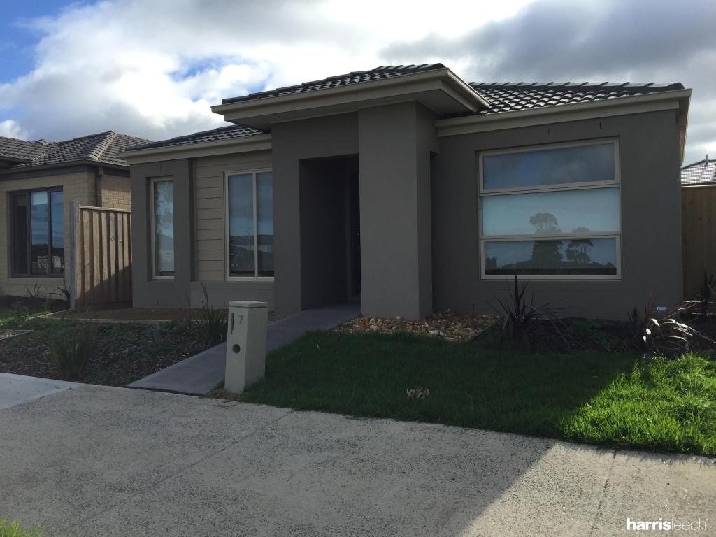 7 SHORELINE LANE, POINT COOK, VIC 3030