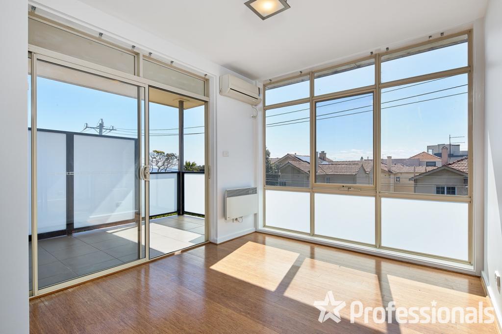 9/11 Bluff Ave, Elwood, VIC 3184