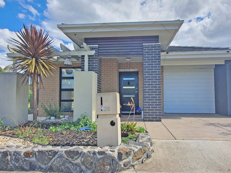 28 Cleeland Ct, Roxburgh Park, VIC 3064