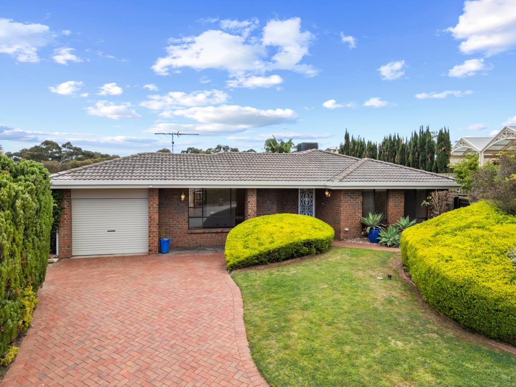 6 Duntroon Cl, Hallett Cove, SA 5158