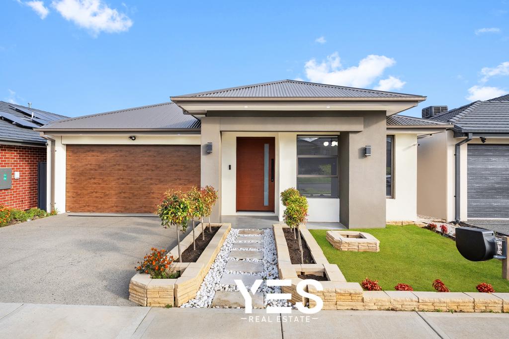 8 Heart Loop, Clyde North, VIC 3978