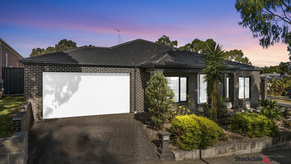 2 Waterside Dr, Pakenham, VIC 3810