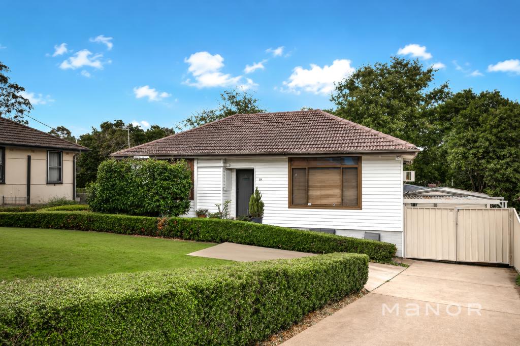 37 & 37a Moffatt Dr, Lalor Park, NSW 2147