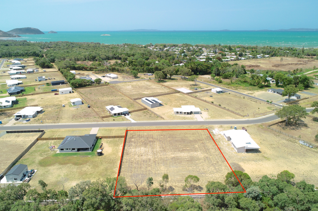 11 Sir Davidson Dr, Kinka Beach, QLD 4703