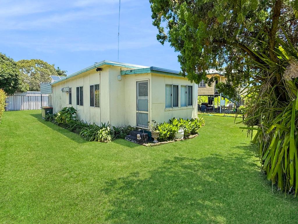 4 HELLWEGE ST, HAY POINT, QLD 4740