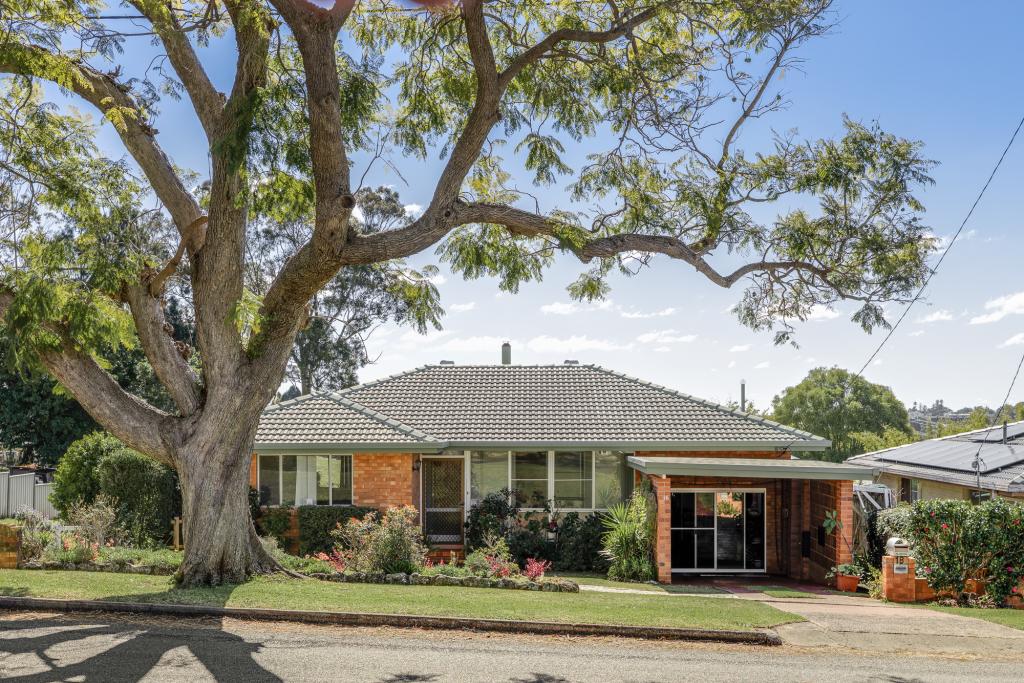 1b Garde St, Centenary Heights, QLD 4350