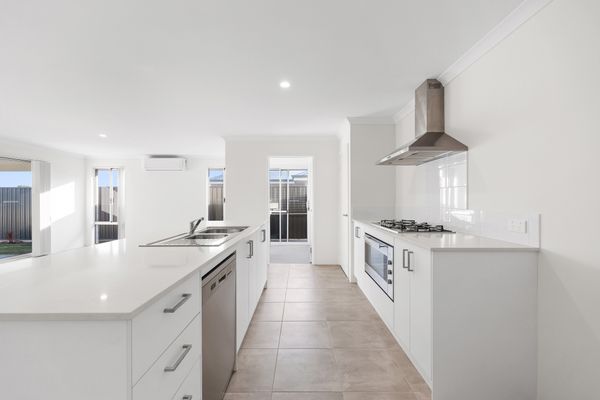 60 Cloudberry Cres, Upper Swan, WA 6069