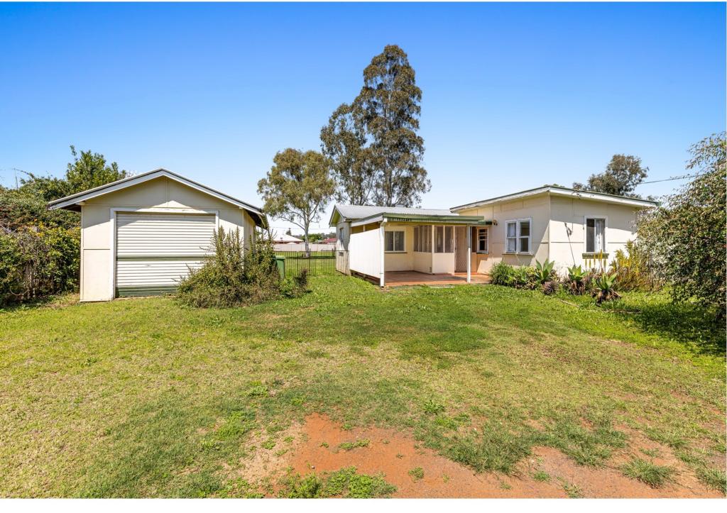 15 Lorrimer St, Oakey, QLD 4401