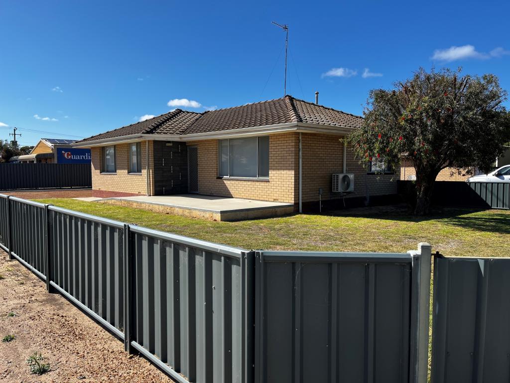 24 Smith St, Dongara, WA 6525