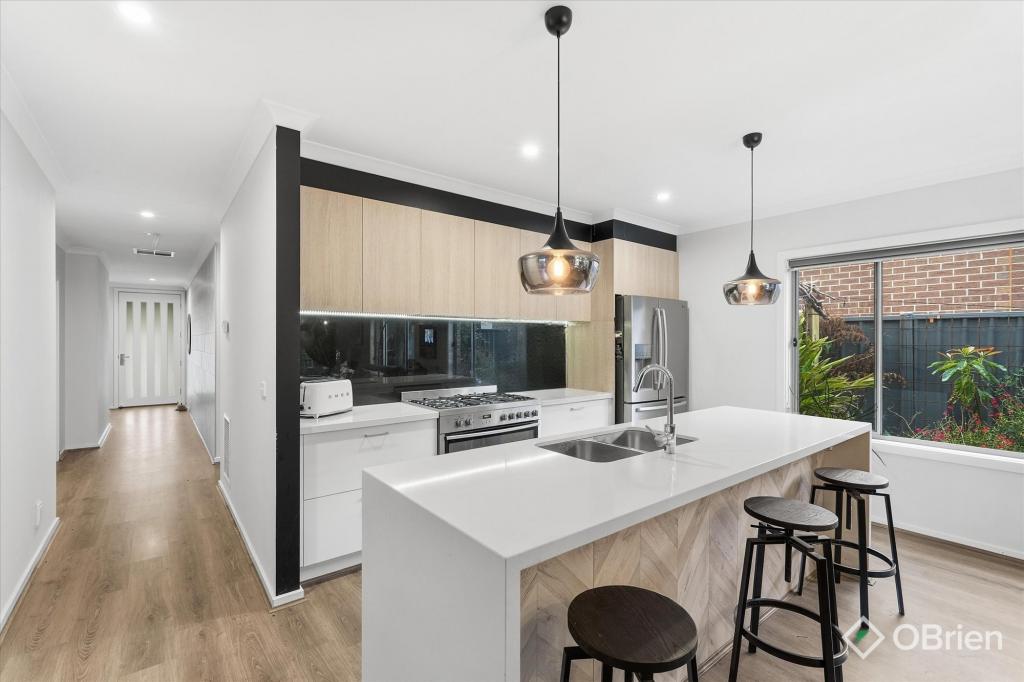 25 Olympic Cct, Strathtulloh, VIC 3338