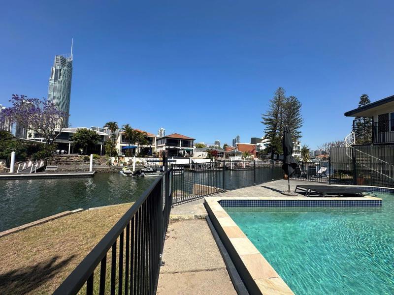 1/5 Holborow Cl, Surfers Paradise, QLD 4217